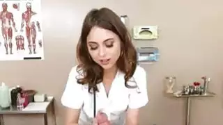 طبيب رايلي ريد يساعد مع hanjob جيدة واللعنة