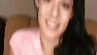 مشرق امرأة سمراء صديقة منفردا