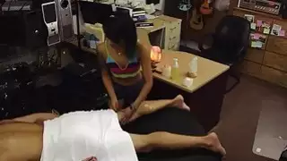فركتني بشكل جيد وأعطت اللسان أفضل قبل أن تضاجعها