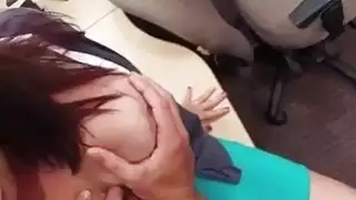 امرأة سمراء في سن المراهقة دش masturbate و شاب طبيعي جبهة مورو يبيعها
