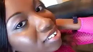 مفلس خشب الأبنوس كتكوت audree في fishnets rides قضيب