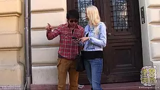 الاشقر الشعر اليورو فتاة شرائط عارية