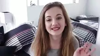 في سن المراهقة امرأة سمراء ماريسا مايو يحصل بوسها تسريب مع جيز