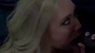 الاختناق على ديك أسود كبير