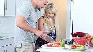 غريب الجنس المطبخ