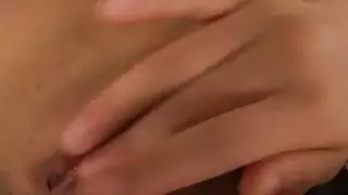الآسيوية قرنية يلعب بلطف مع بوسها