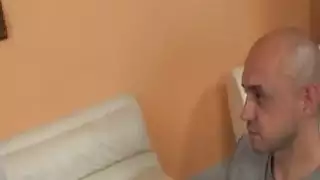 Olah Zsofia ركوب دعامه المعاقين في كرسي متحرك