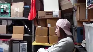 هايدن هينيسي يركب بوسها على رأس ضابط LP