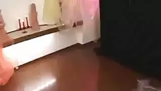 الفتاة اليابانية النافورات غير الخاضعة للرقابة