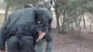 عبر المهاجر المهاجر الحدود ليمارس دوريات الحدود