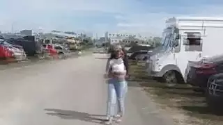 كسر titty ضخمة ضربات الأبنوس نقدا