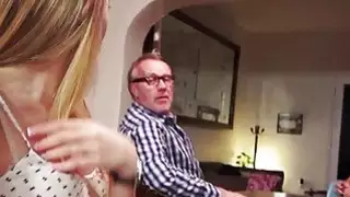 هواة في سن المراهقة إغواء وسخيف الرجل الأكبر سنا
