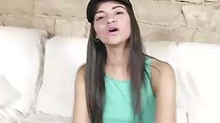 الساخنة لاتينا أليسيا بوز مص الديك العميق الحلق