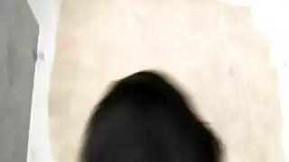 الجمال الأسود ضربة جينا حفرة gloryhole ضخمة في الحمام