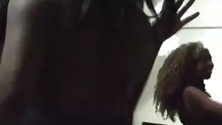مثليات ايفون و سيمون ديك متعة كس في غرفتهم