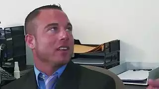 الموظف خائفة تمتص وركب رئيسه الديك