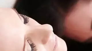 زميل في المدرسة جميلة لعق وأكل كس ينتفزات