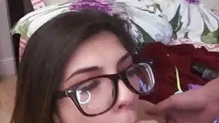 افا تايلور يشتكي ويصرخ في السرير