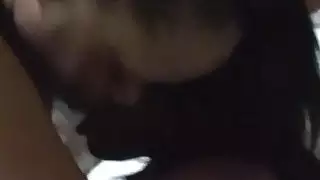 اثنين من الدجاج الأبنوس مثليه قرنية جدا هي ارضاء بعضها البعض في غرفة النوم