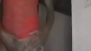 اثنين من الأفارقة قرنية يمارس الجنس مع الرجال البيض على السرير