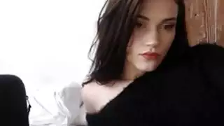 في سن المراهقة جميلة مع هيئة رائعة pleseared نفسها على كاميرا ويب
