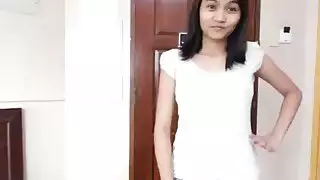 الشباب الآسيوية واللعوبة تفعل أي شيء لسرور عشيقها