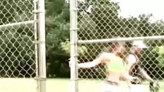 لاعب البيسبول المذهل من اسبانيا يحب الخفافيش اللحم