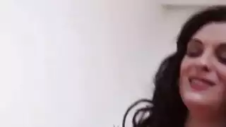 صديقة للهواة جميلة تحاول ممارسة الجنس الشرجي على الكاميرا