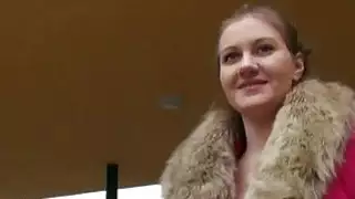 جميلة فاتنة التشيكية الساخنة ثمل في الأماكن العامة