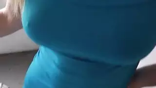 خبطت شقراء مثير من خلال جوارب طويلة
