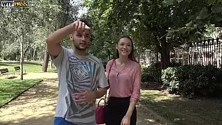يجتمع فاتنة الساخنة ويمارس الجنس معها العقول