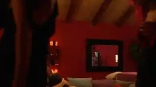 مجموعة من العهرة تبادل الشركاء والعربدة في قصر Playboys