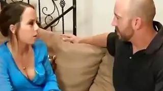 مثير masseurs صغيرتي أيدي ماهرة بدوره على مسمار معلقة