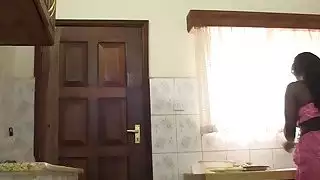 تحصل مارس الجنس جميل هواة الأفريقية شاري في المطبخ بواسطة صديقها الأبيض