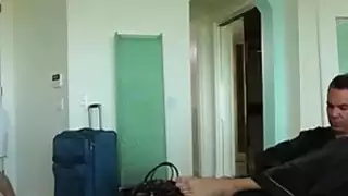 شاب امرأة سمراء مرح الحصول على بوسها يمسح