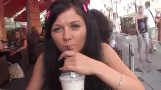 يحصل التقطت بيلا مارجو في فتاة ويعطي bj الهواة الساخنة
