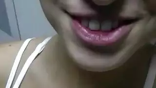 مثير فتاة جامعية يحصل لها الرطب جائع كس خبطت من قبل عاشق قرنية