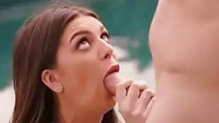 الفرخ الجانبي VIXEN يمارس الجنس الوحشي والعاطفي