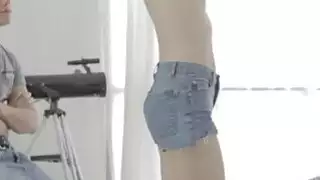 الحصول على الملابس الداخلية الفاخرة من صديقها