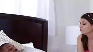 جيوفاني جنسن السماح له بالبلل أن الديك ضخمة في مهبل لها
