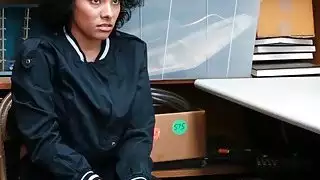 سرقة اتينا مع كبير الثدي خبطت من قبل حارس أمن