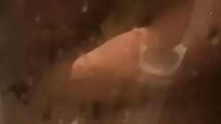 فتاة الساخنة مارس الجنس بينما الساعات bestie لها واشتعلت على الشريط