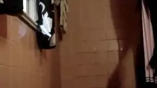 الاستمناء الهواة ويندي في الحمام