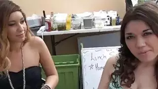 جميلة فاتنة اللسان ومارس الجنس للحصول على النقد