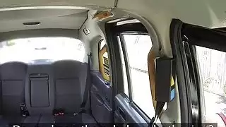 شقراء جبهة مورو ريبيكا جين مستبعد لها الحمار الكبير في المقعد الخلفي