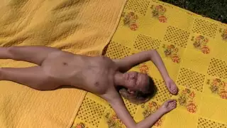 الأميرة البرسيم في المشهد الاباحية النواة الصلبة في الفيديو الهواة مفعم بالحيوية