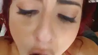 Cutest أحمر الشعر في سن المراهقة على نحو سلس الهرة والحمار