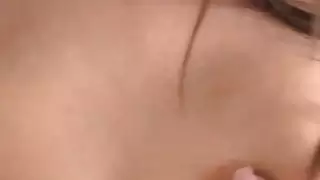 رجل طويل القامة العضلات الملاعين وكيل الإناث