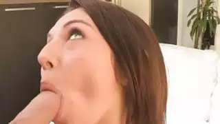 ارتدت Arianas كبير الثدي كما ركب على ديك