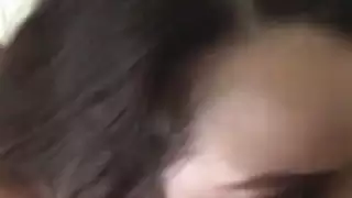 الفرخ الصاخبة تمتص الديك في الحمام